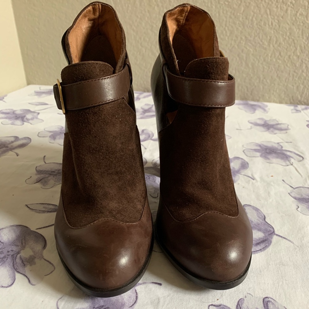 704b. Brown leather and suede ankle boots sz 7.5